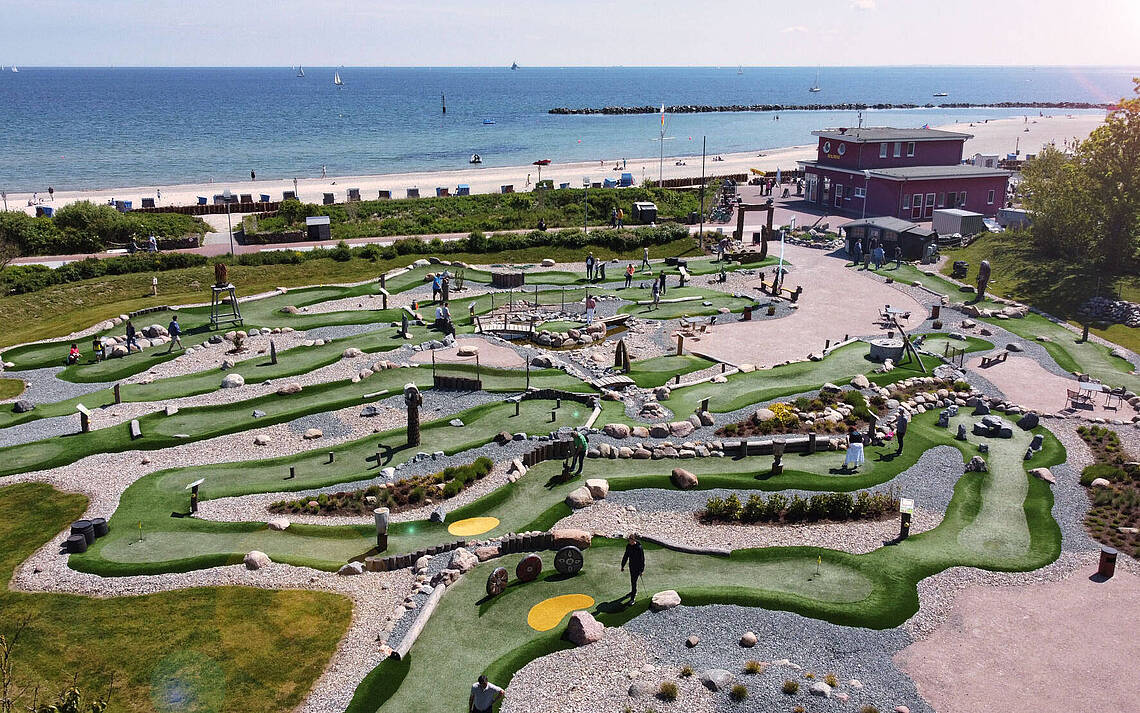 Wikingergolf im Ostsee Resort Dampland Drohnenflug über das Gelände des Wikingergolfs