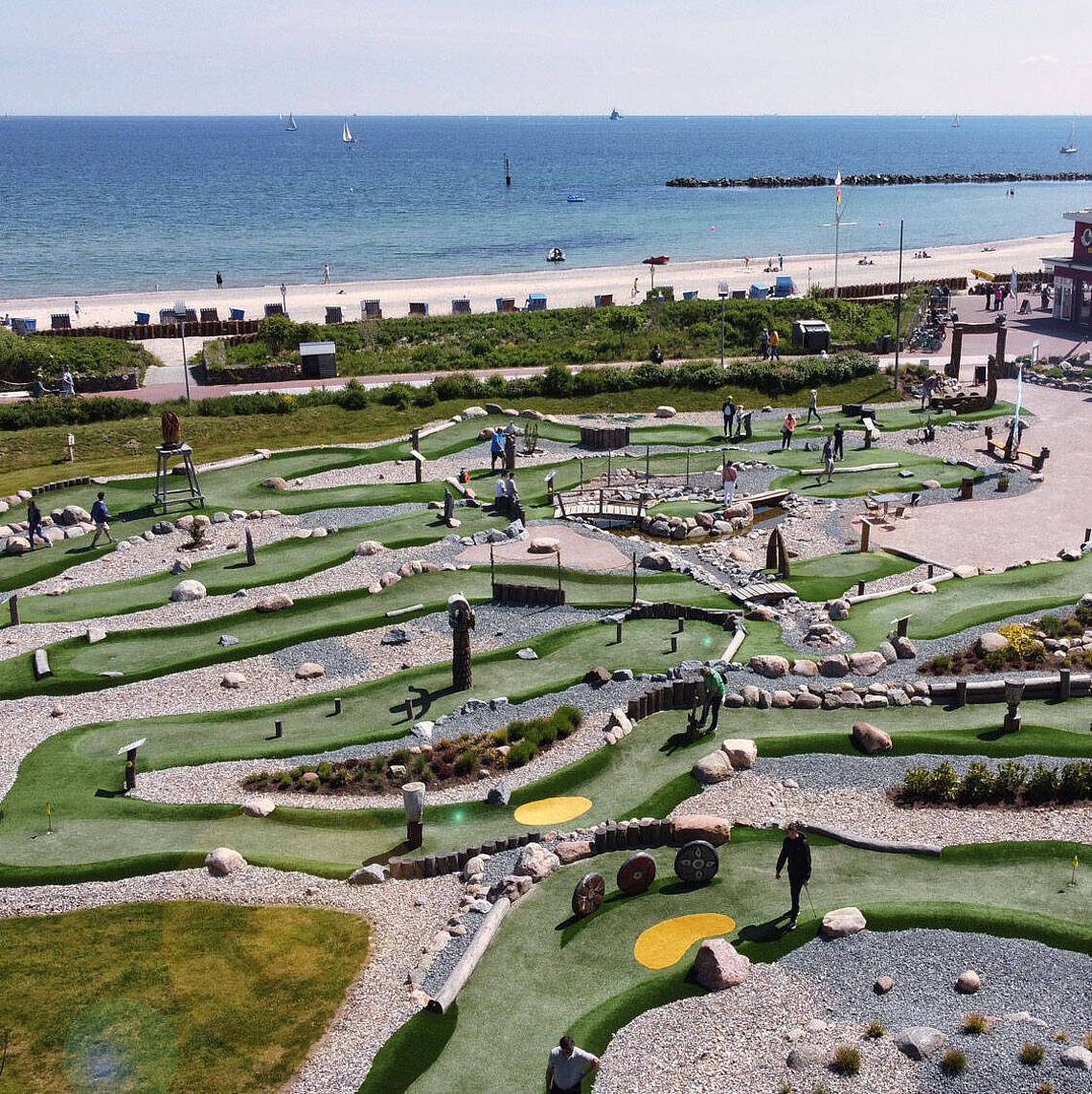 Wikingergolf im Ostsee Resort Dampland Drohnenflug über das Gelände des Wikingergolfs