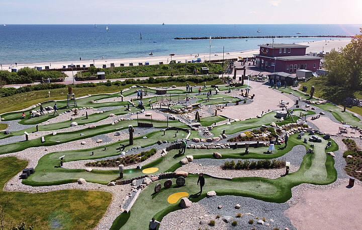 Wikingergolf im Ostsee Resort Dampland Drohnenflug über das Gelände des Wikingergolfs
