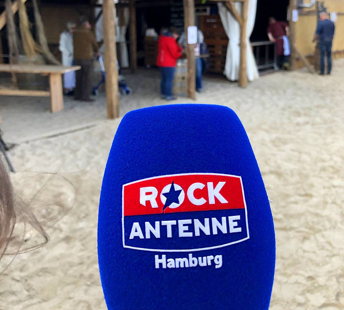 RockAntenne Partner des Ostsee Resort Dampland Rockantenne Mikrofon vor der Markthalle