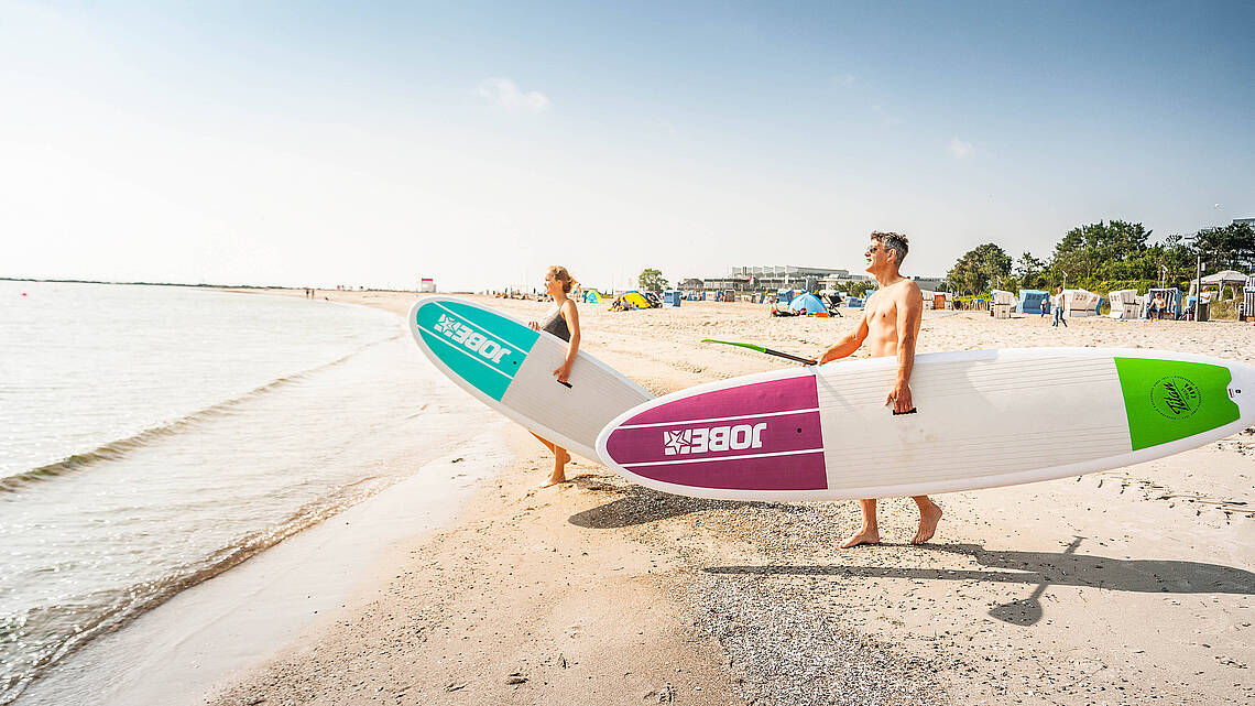 Zwei Sup'er gehen ins Wasser