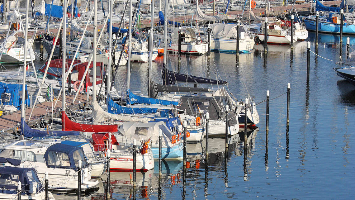 Blick auf die Yachten in Damp