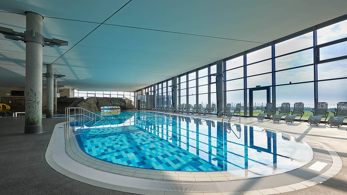 Blick auf das Ostseebecken in der Schwimmhalle