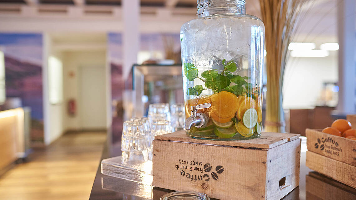 Lemonade und Eistee im Glas