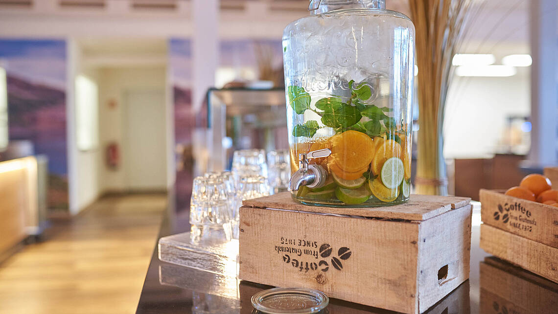 Lemonade und Eistee im Glas
