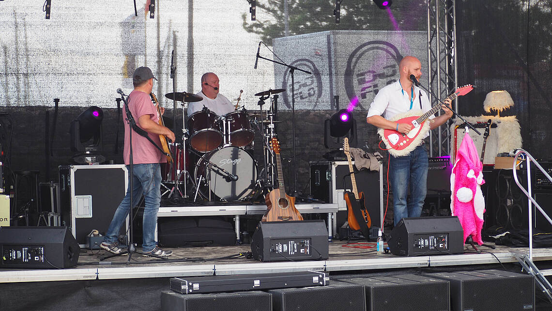 Liveact auf der Bühne in Damp