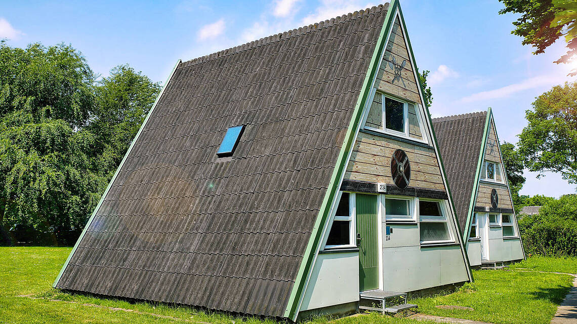 Ansicht des Nurdachhauses von vorne