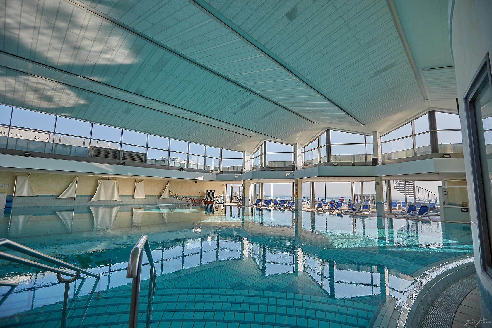 Innenbereich des Meerwasserschwimmbads im Ostsee Resort Dampland