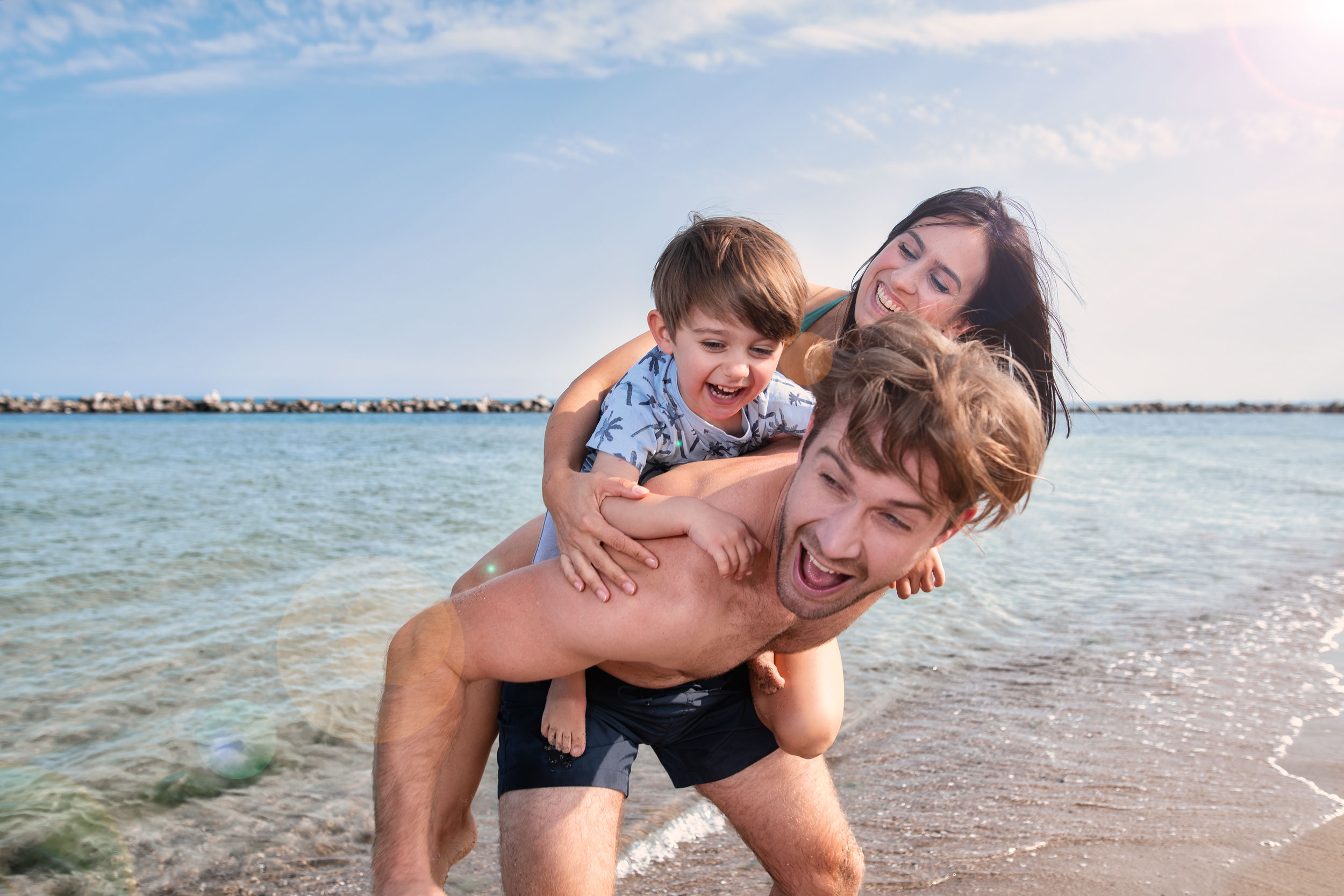 Familienurlaub in Damp Familie hat Spaß am Strand